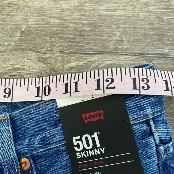 MSRP $108 NWT 24x32 High Rise Levi’s “501 Skinny” Jeans Destructed Medium Indigo - Picture 10 of 14